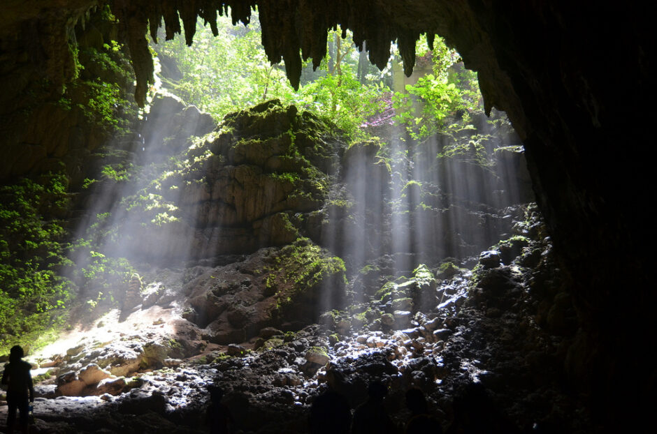 nature find caves United States